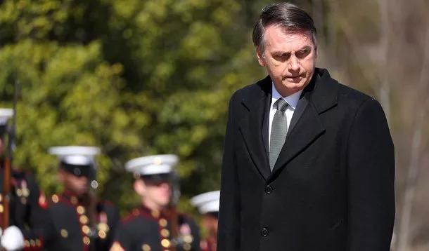 Sob investigação da PF, Bolsonaro evita comentários no dia da ditadura militar