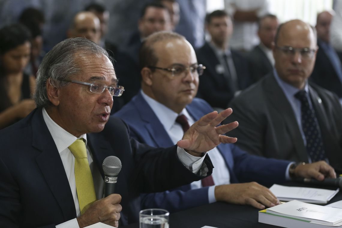 Governo federal elabora plano de recuperação fiscal, sinaliza Guedes