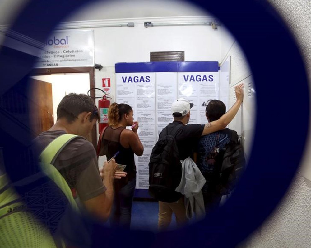 Brasil abre 173.139 vagas formais de trabalho em fevereiro, mostra Caged