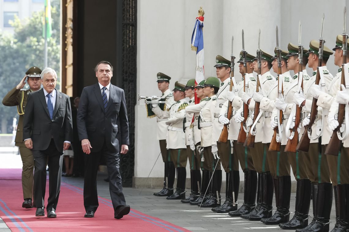 Bolsonaro comete gafe no Chile, onde agradece ao 'povo venezuelano'