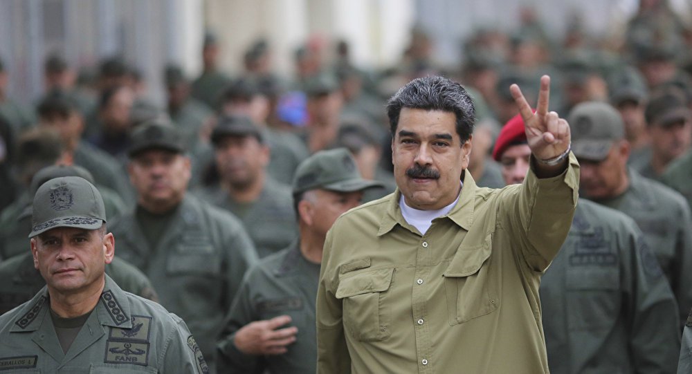 Maduro promete criar brigadas de defensores da paz