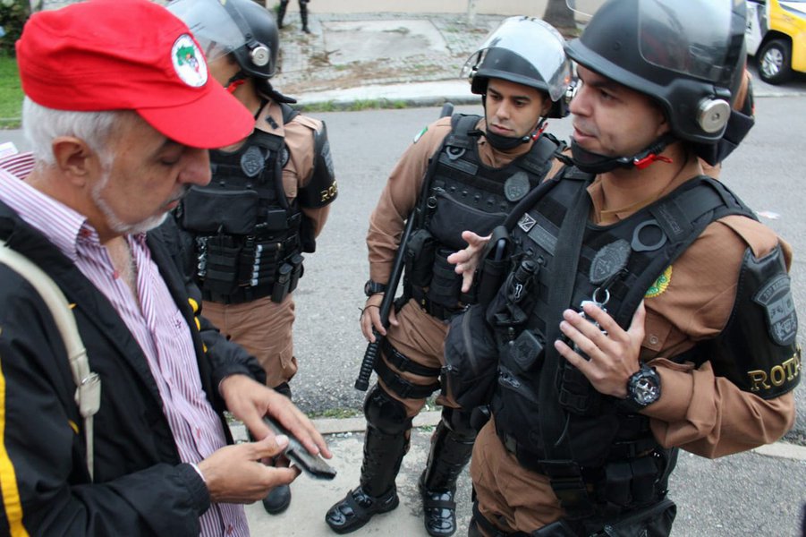 PM ameaça prender coordenação da Vigília Lula Livre e proíbe manifestações
