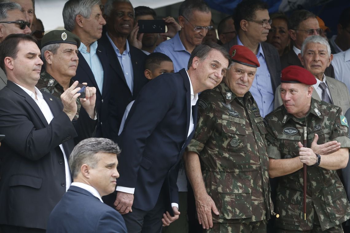 Militares receberão remuneração integral ao se aposentar, prevê proposta de Bolsonaro