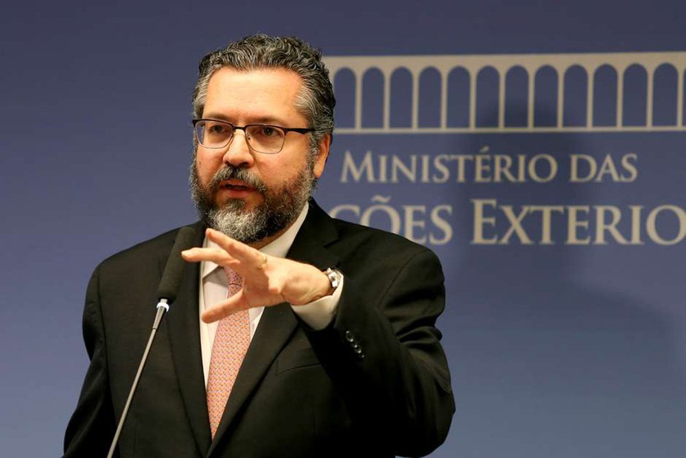 Ernesto Araújo teve chilique ao se ver fora da reunião Bolsonaro-Trump