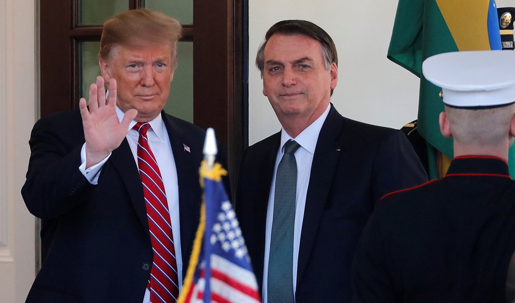 Com submissão de Bolsonaro, Trump quer fazer do Brasil 'aliado da Otan'