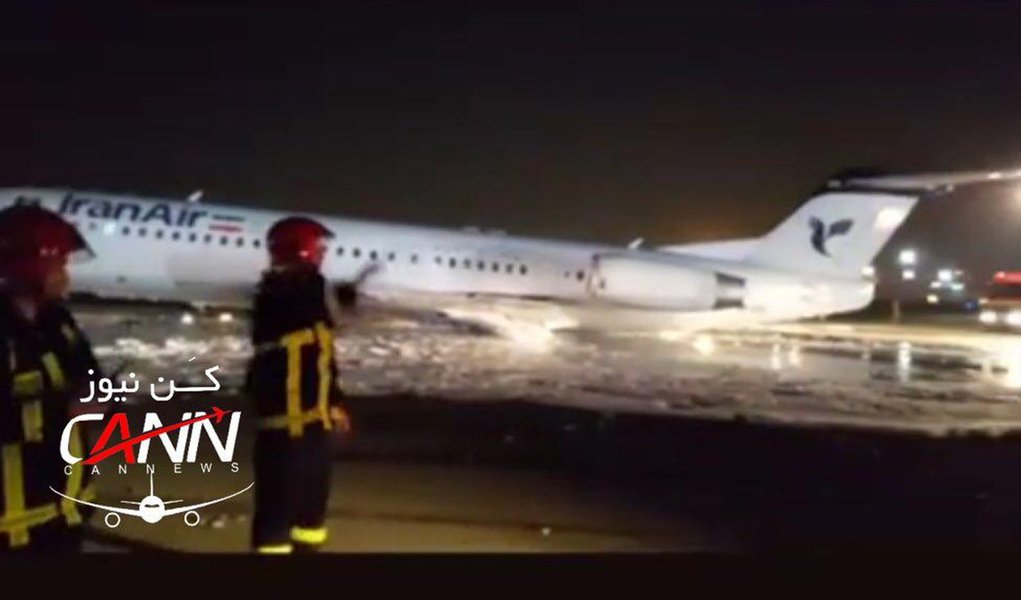 Avião com 100 passageiros pega fogo em Teerã