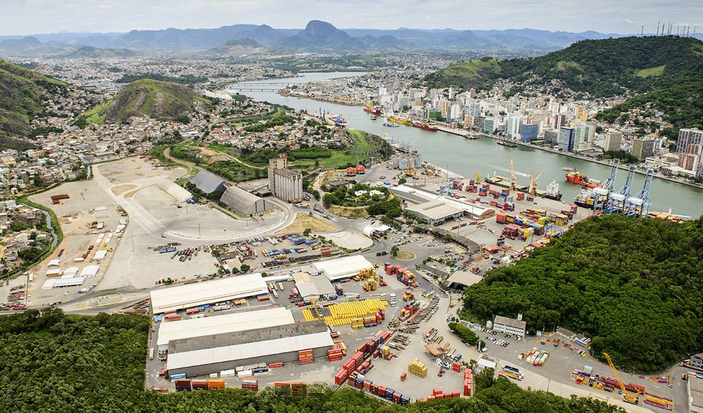 Governo Bolsonaro leiloa 4 áreas portuárias por apenas 'R$ 1,00' cada