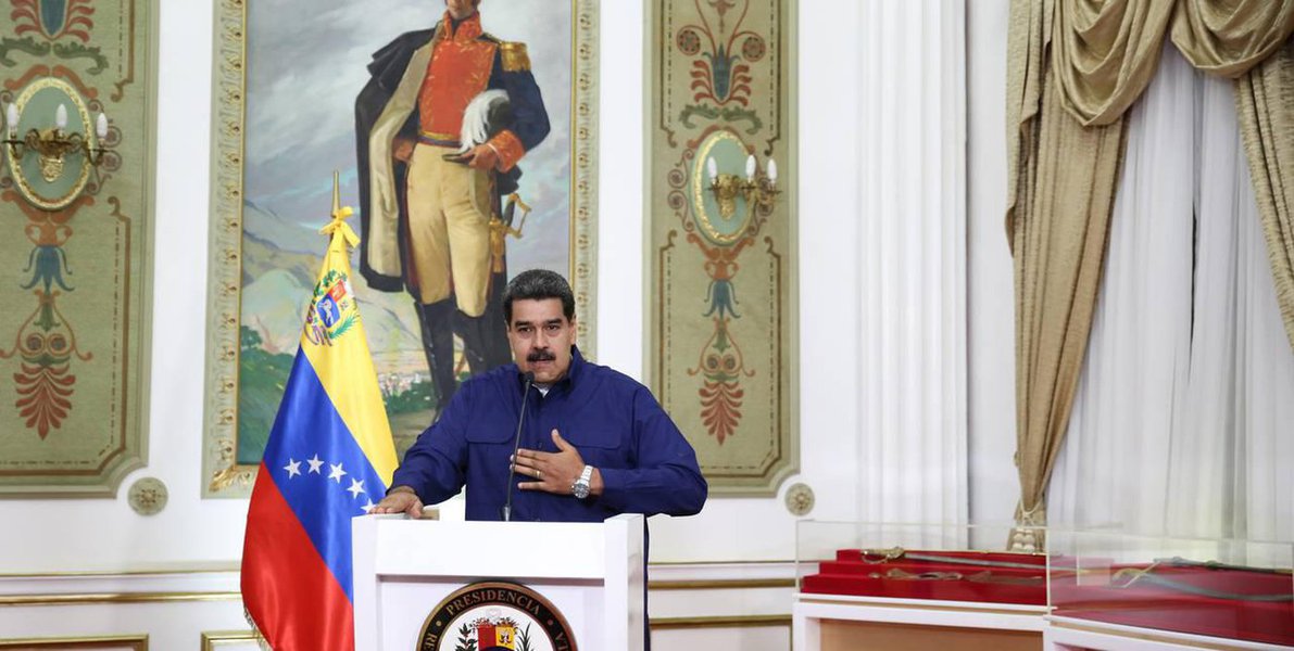 Maduro pede renúncia do Ministério para 'blindar o governo'