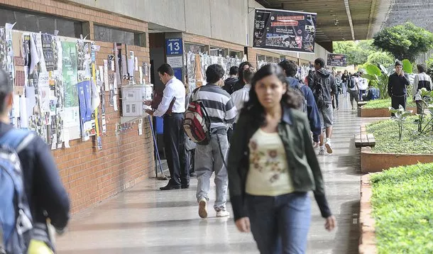 Ensino superior avança, mas renda de quem tem diploma cai mais de 10% em 12 anos