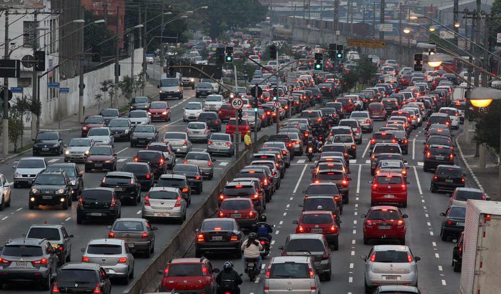 Região do Brás, no Centro de SP, tem vias lotadas, aglomeração e  congestionamento nesta quarta, São Paulo