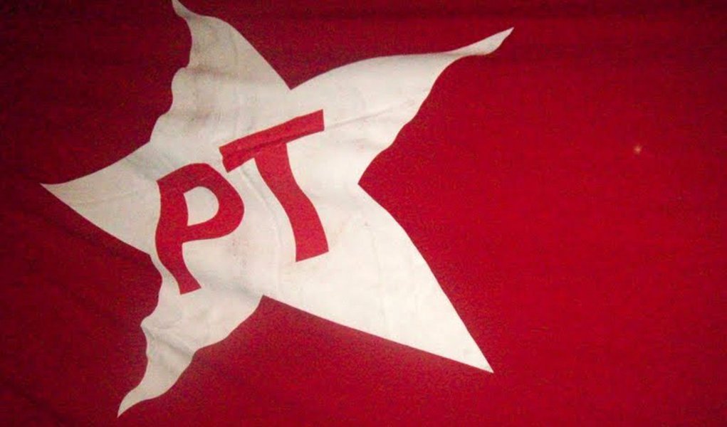 PT ataca PSDB por ser contra "conta de luz mais barata"