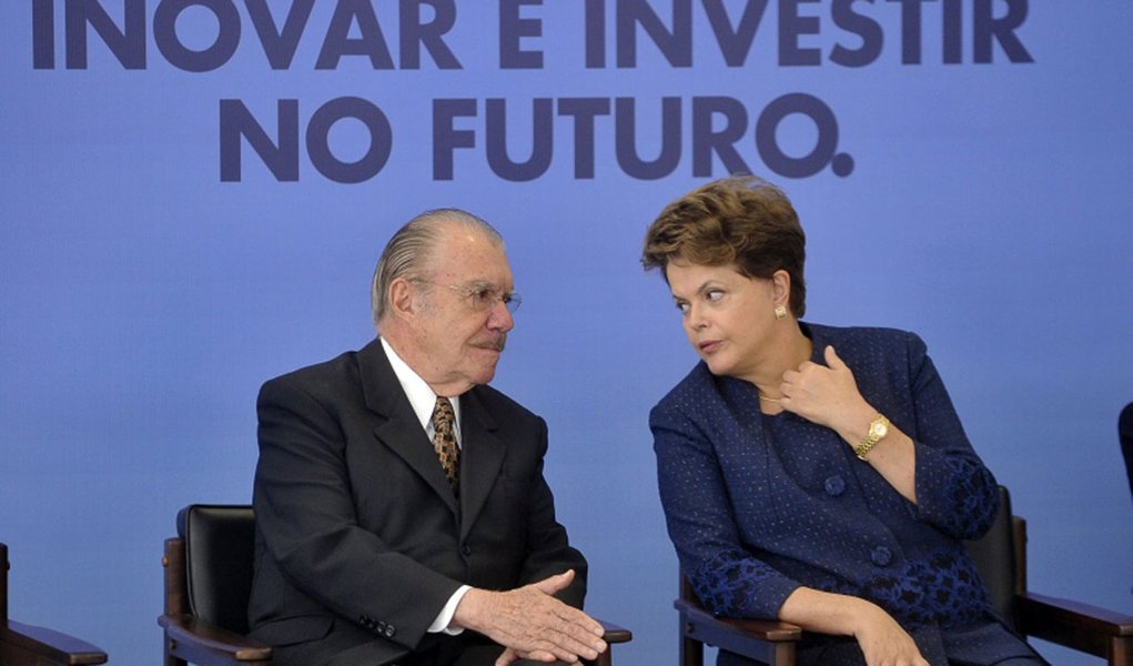 Dilma quer ganhar tempo com Sarney na sua cadeira