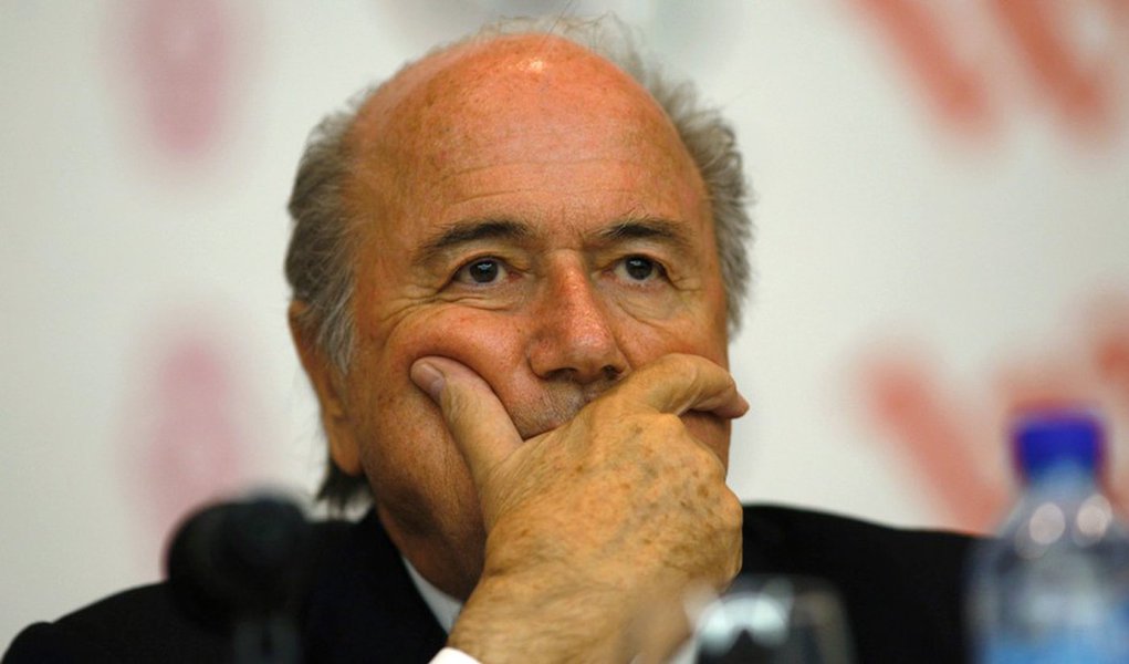 Blatter recua e diz que não sabia de suborno até a queda da ISL