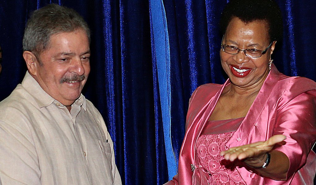 Lula apresenta Bolsa Família em palestra na África