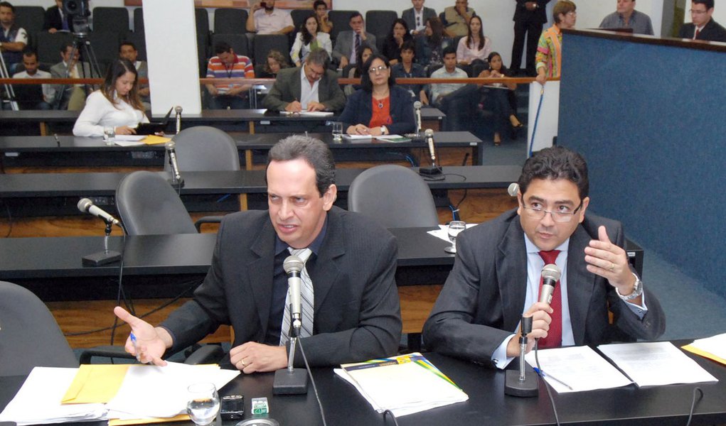 CPI quebra sigilos de Iris e Paulo Garcia; prefeito reage
