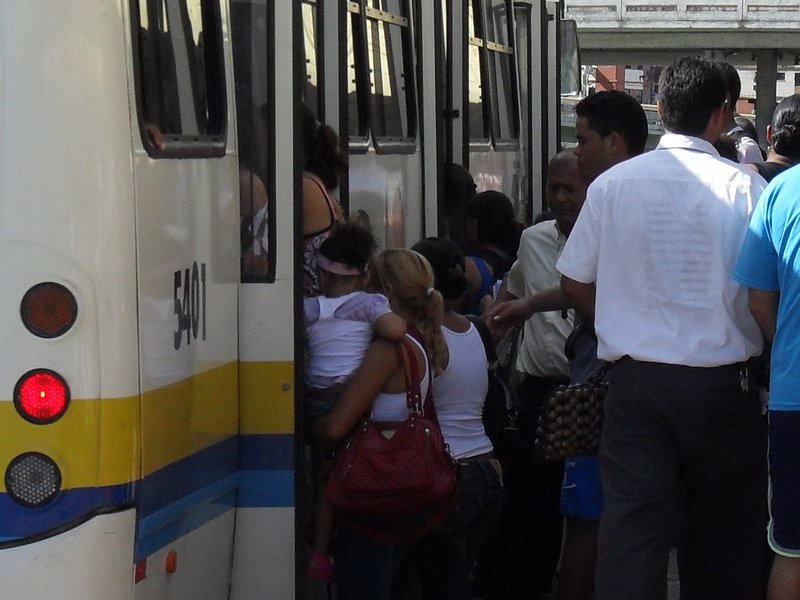 Reajuste da tarifa de ônibus é barrado na Justiça