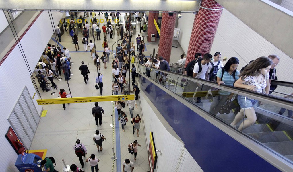 Paralisação no metrô de SP afeta 16 mil pessoas