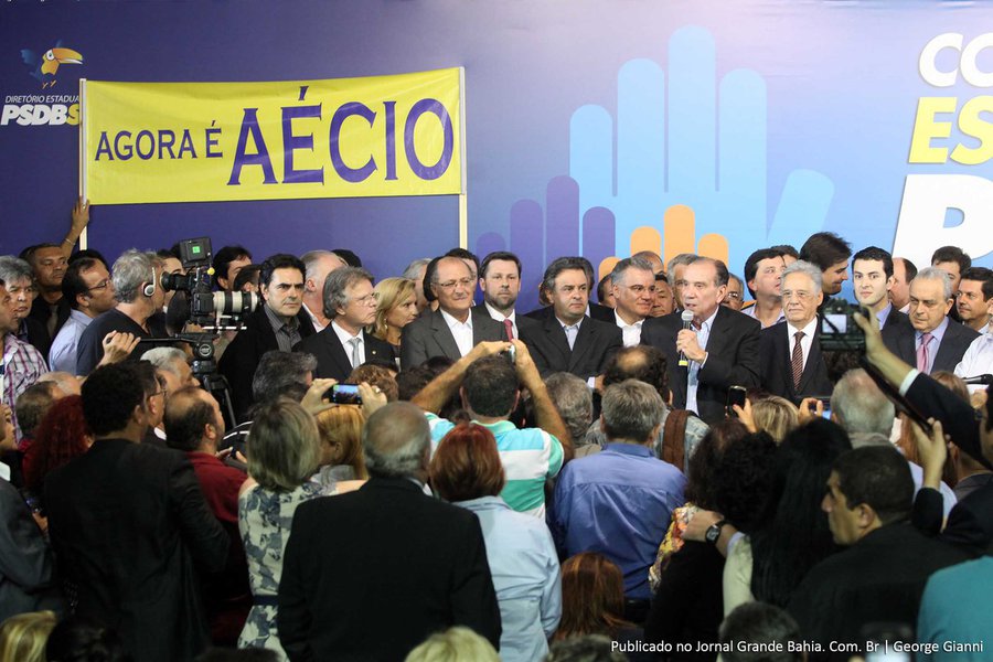 Aécio tenta estancar crise interna no PSDB