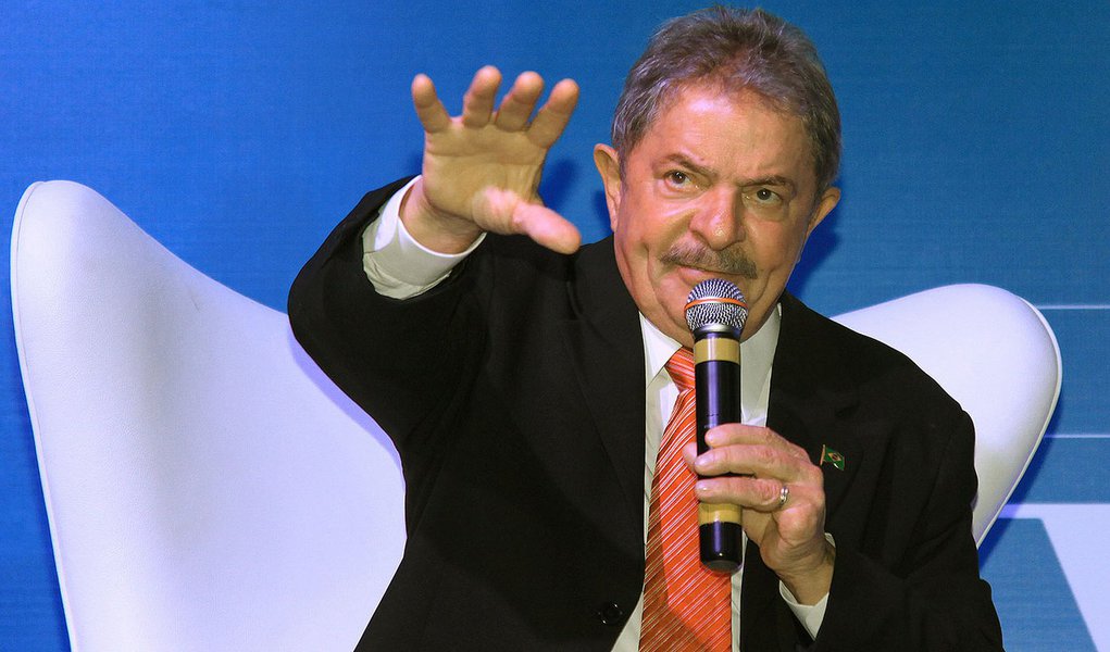 Lula vai a Recife tentar brecar plano de Campos