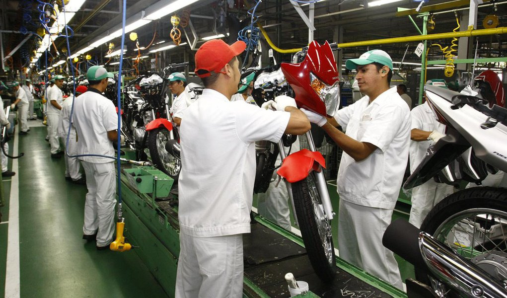 Em março, Brasil abriu 112.450 empregos formais