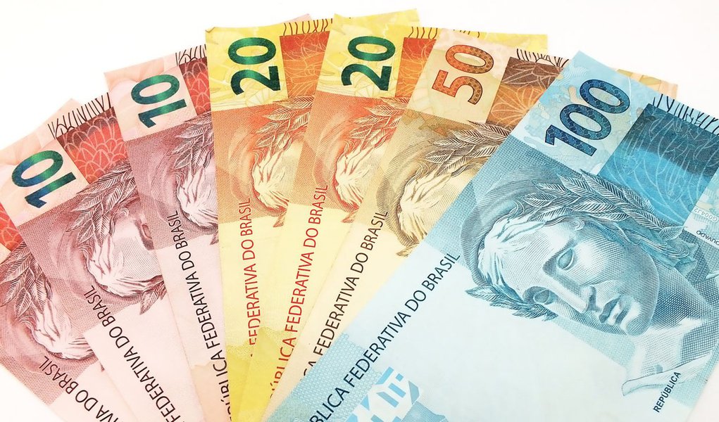 Governo prevê mínimo de R$ 719 em 2014