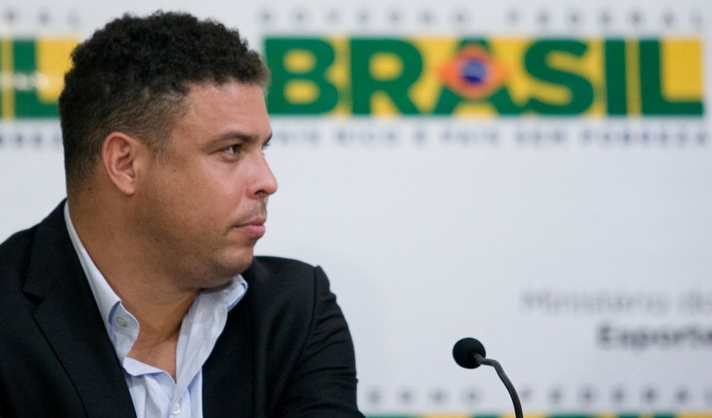 Ronaldo entra de sola em Felipão e recomenda Tite