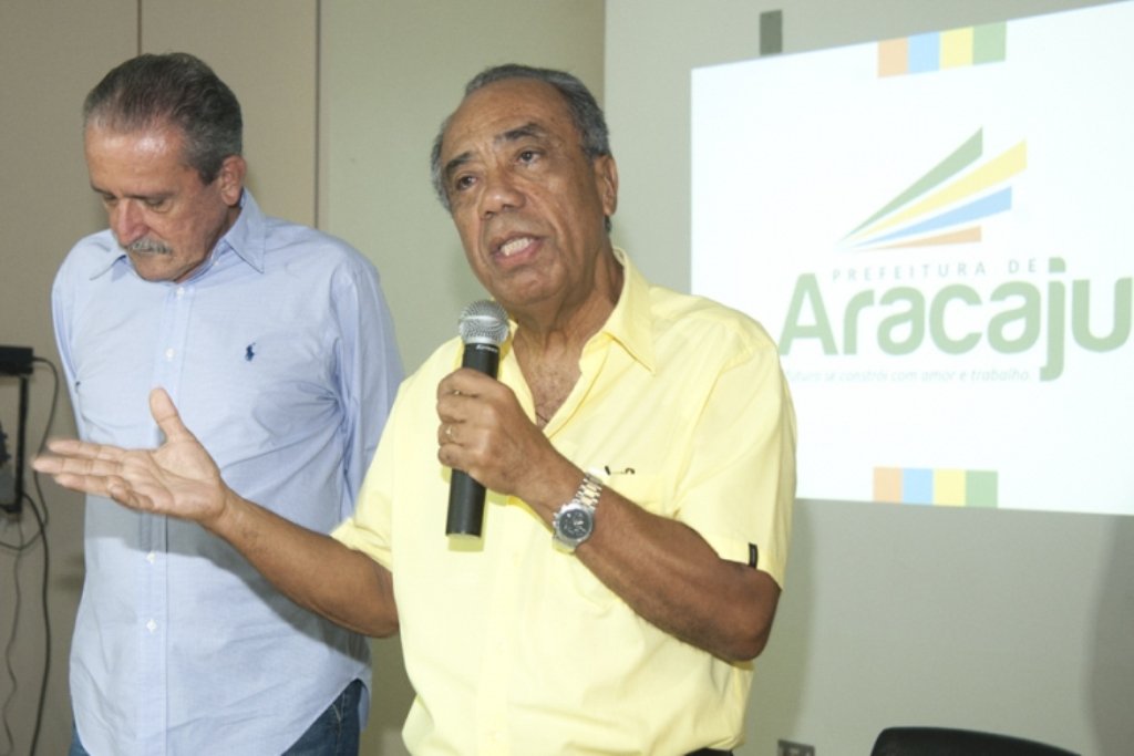 “Não encontrei solução para a saúde de Aracaju”, diz João