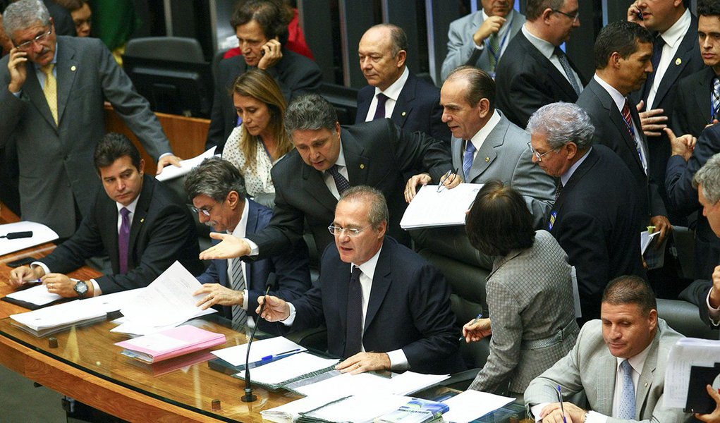 Comissão derruba vetos de Dilma sobre royalties