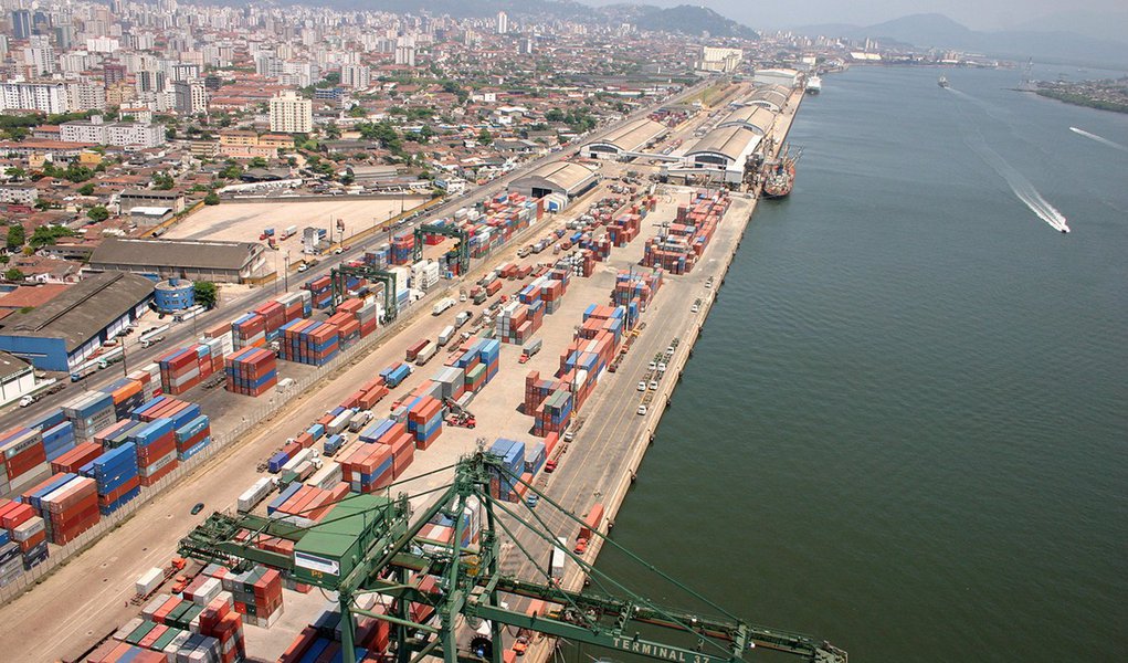 Portuários anunciam greve para o dia 19