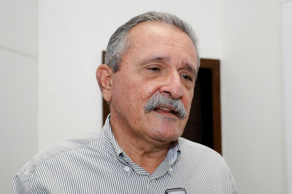 "Não tem nada definido em relação à candidatura de João em 2014", diz Machado