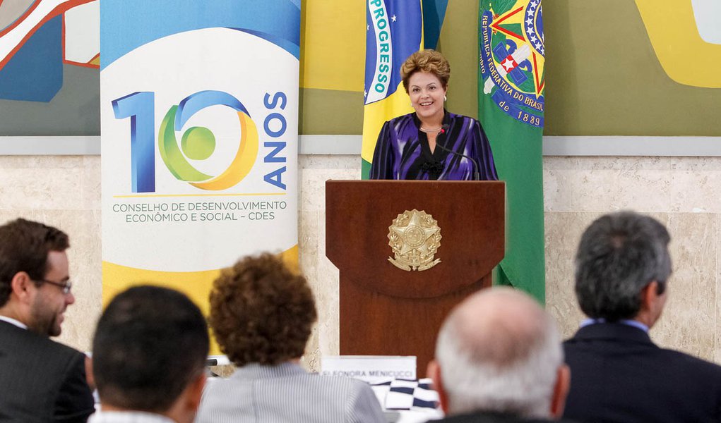 "Vozes do racionamento agora se calam", diz Dilma