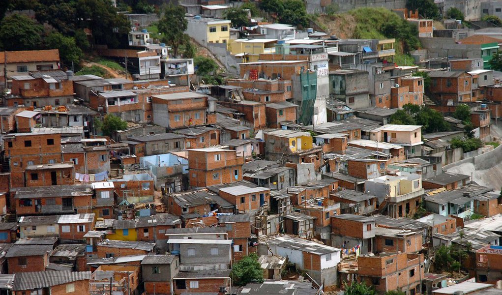 Moradores de favela consomem R$ 56 bi por ano