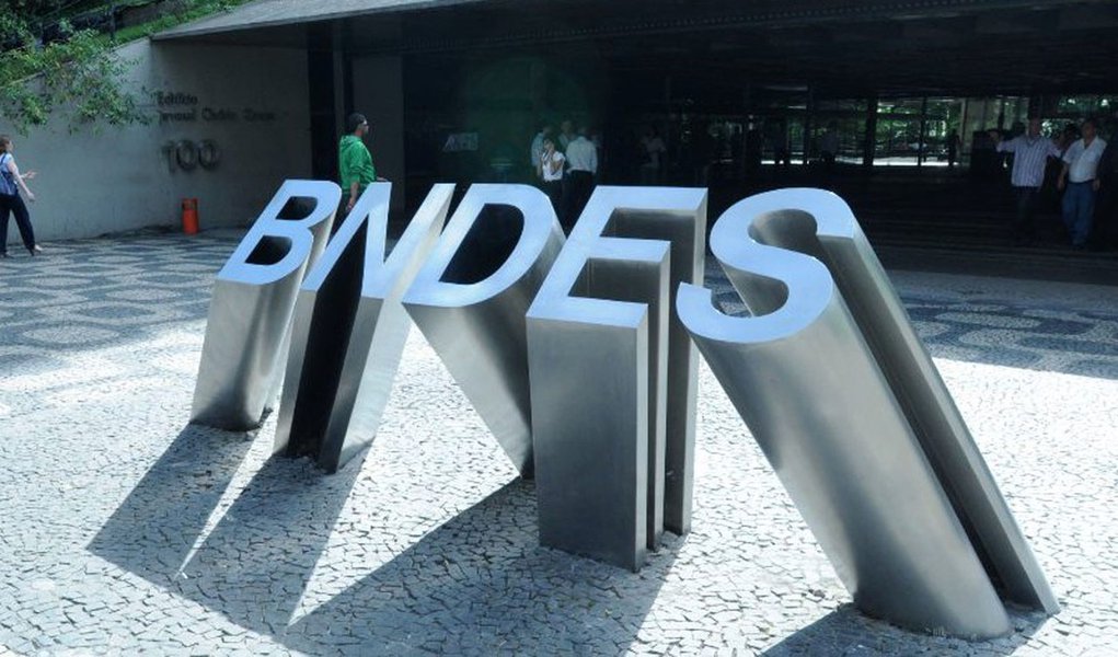 Patrimônio do BNDES recua 38%