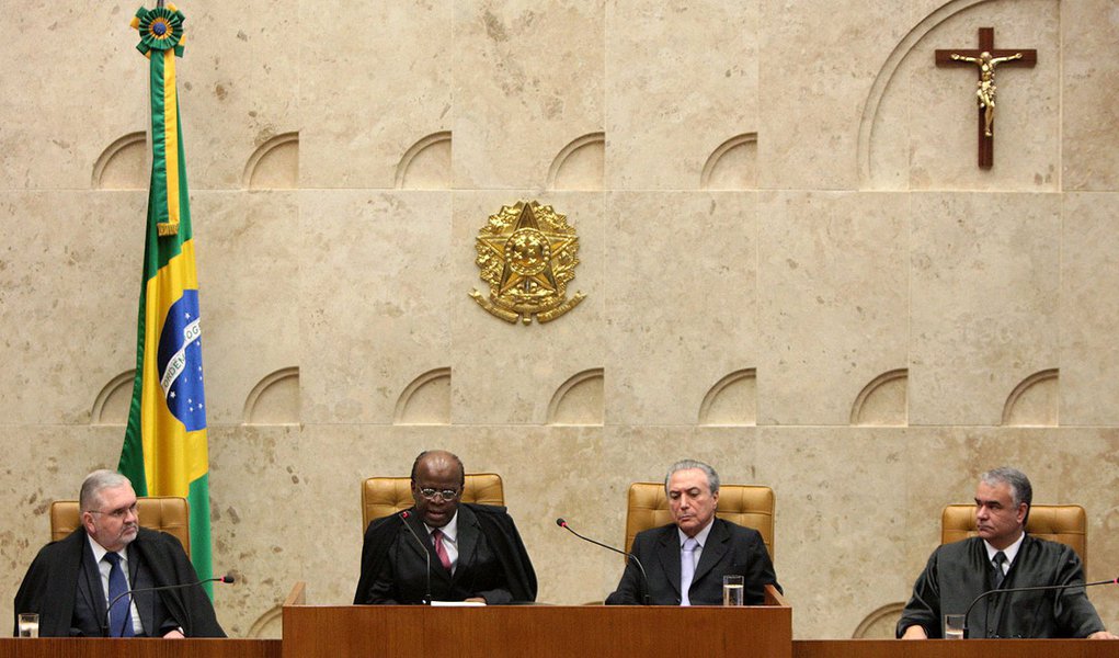 Ao abrir 2013, Barbosa defende Judiciário "neutro"