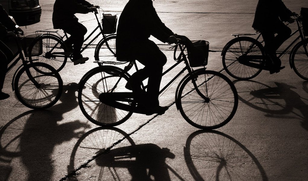 Bicicleta urbana - dez regras para pedalar com segurança