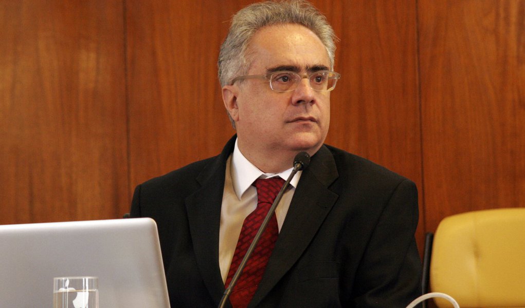 Nassif critica comunicação do governo Dilma