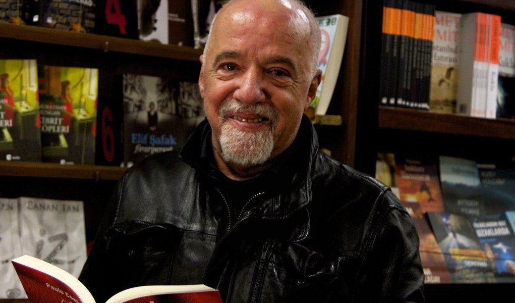 Paulo Coelho: "Se você disseca 'Ulysses', dá um tuíte"
