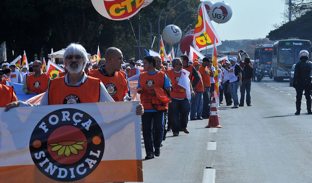 Centrais sindicais pretendem paralisar setor público em maio