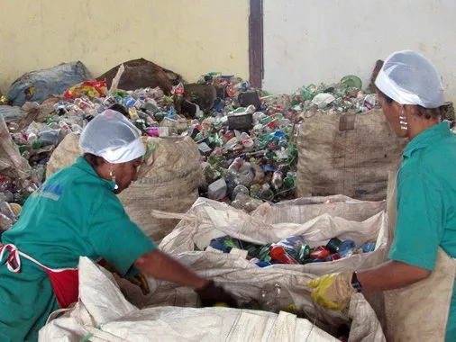 Azambuja lança projeto para catadores de materiais recicláveis