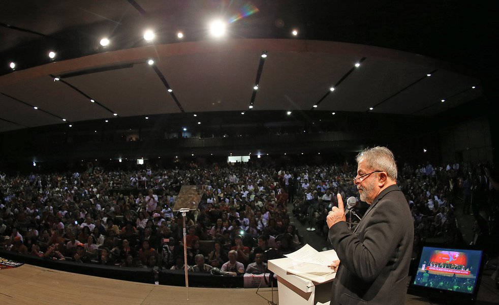 Lula critica dirigentes e dá recado ao PT: "humildade"