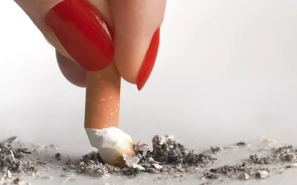 Produto indicado para parar de fumar é tão nocivo quanto o cigarro; entenda os riscos