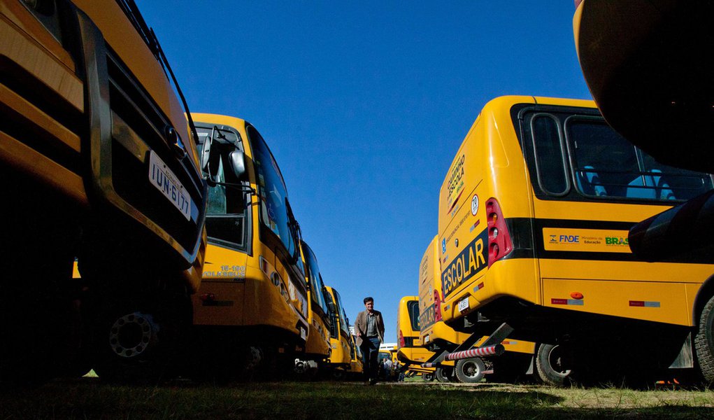 Suspenso transporte escolar em 60 prefeituras
