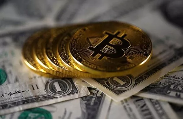 Bitcoin cai quase 5% e mercado cripto perde US$ 34 bi após investida de regulador contra a Binance