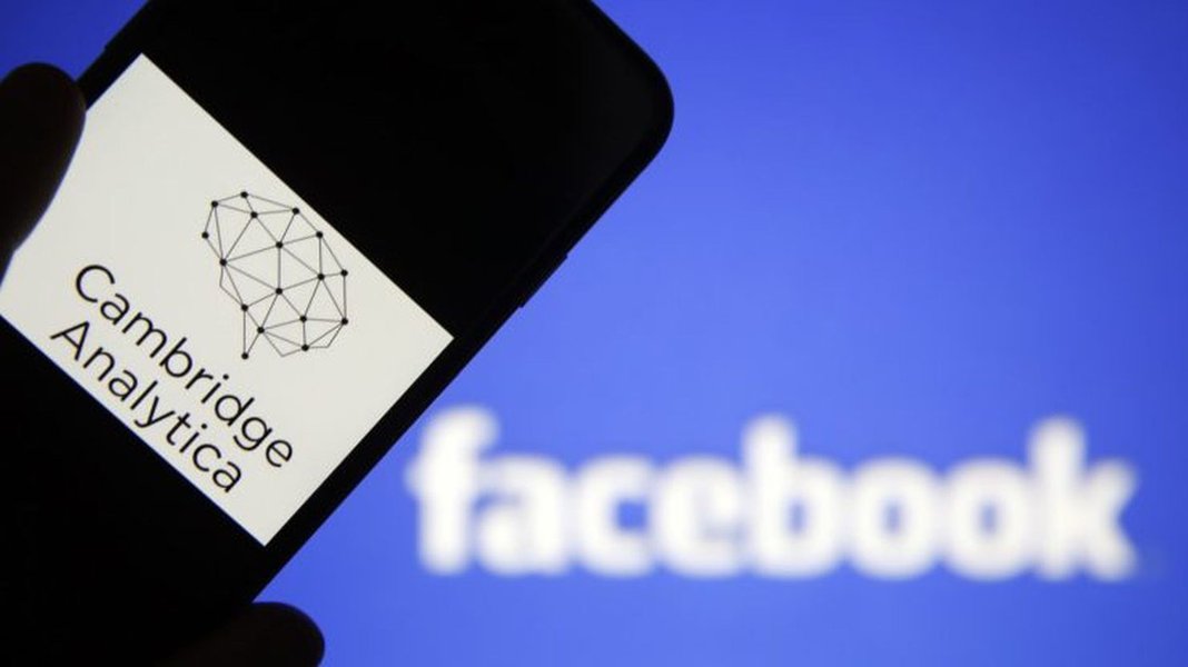 Cambridge Analytica, pivô do escândalo do Facebook, anuncia seu encerramento