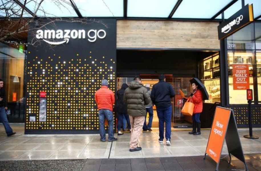 Amazon monitora clientes que voltam a comprar em loja sem filas em Seattle, e são muitos