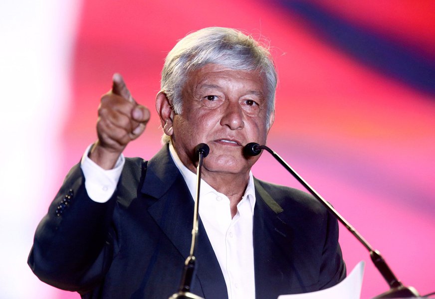 López Obrador anuncia corte de 60% no próprio salário