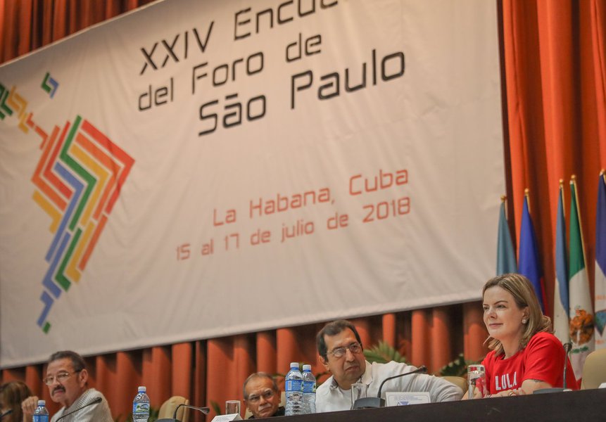 Em Cuba, Gleisi denuncia lawfare contra Lula, o PT e lideranças de esquerda