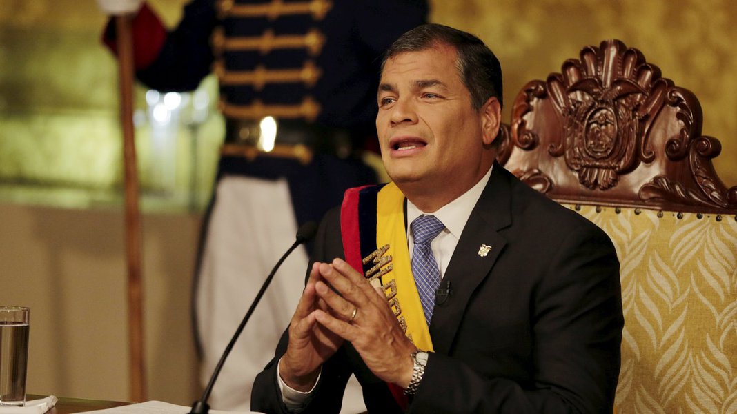 A direita traiçoeira ataca a Rafael Correa