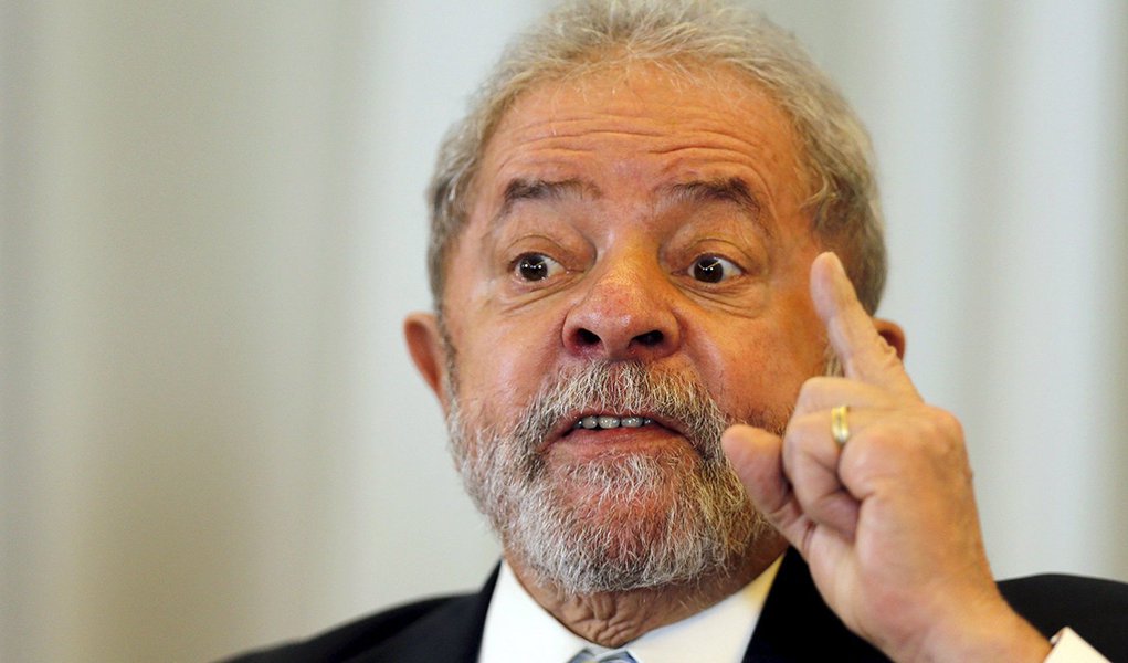 Lula faz piada com Aécio: 'escondidinho de tucano'
