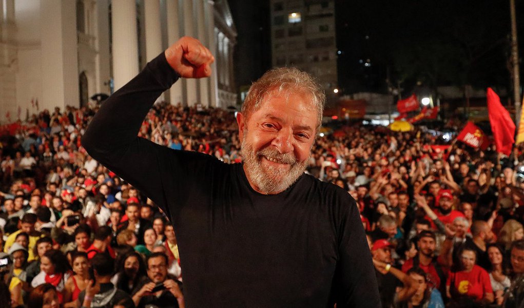 Datafolha: 47% podem votar em quem Lula apoiar